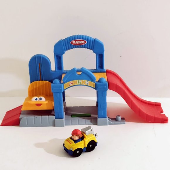 Playskool 2004 Talking Car Wash Ramp with Tow Truck - Picture 1 of 6